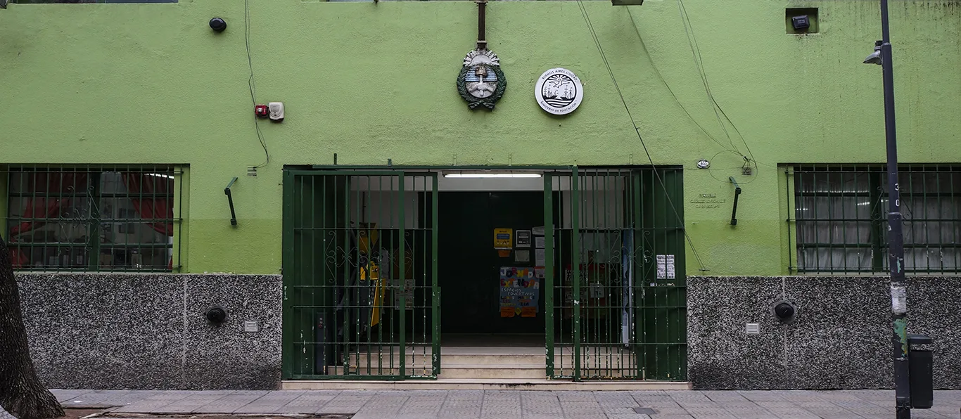 Fachada de Escuela Primaria Común N.º 2 D.E. 4 «Carlos R Vignale»