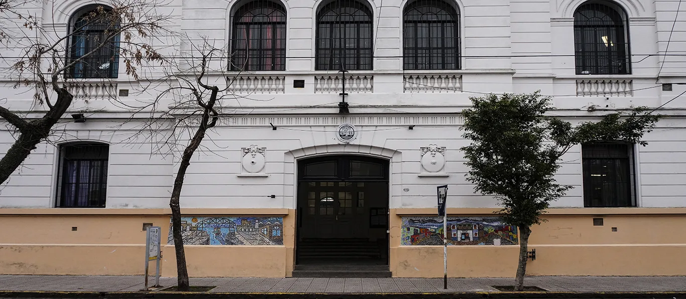Fachada de Escuela Primaria Común N.º 4 D.E. 4 «José Jacinto Berrutti»