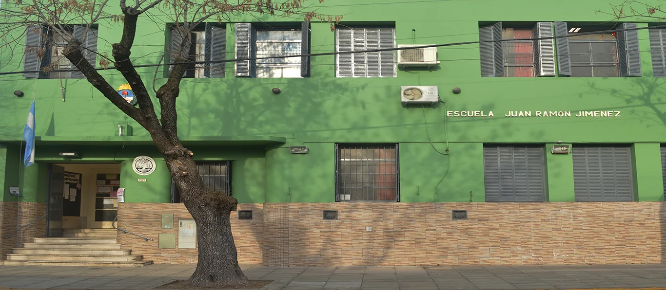 Fachada de Escuela Primaria Común N.º 20 D.E. 20 «Juan Ramón Jiménez»