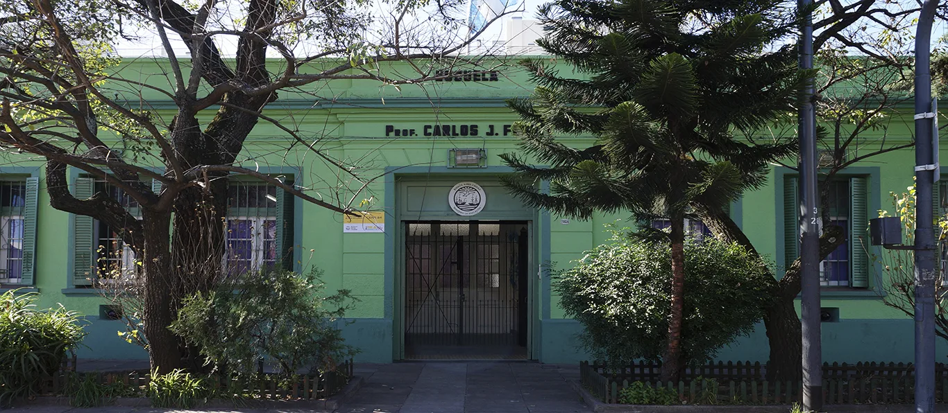 Fachada de Escuela Primaria Común N.º 3 D.E. 19 «Profesor Carlos J Florit»