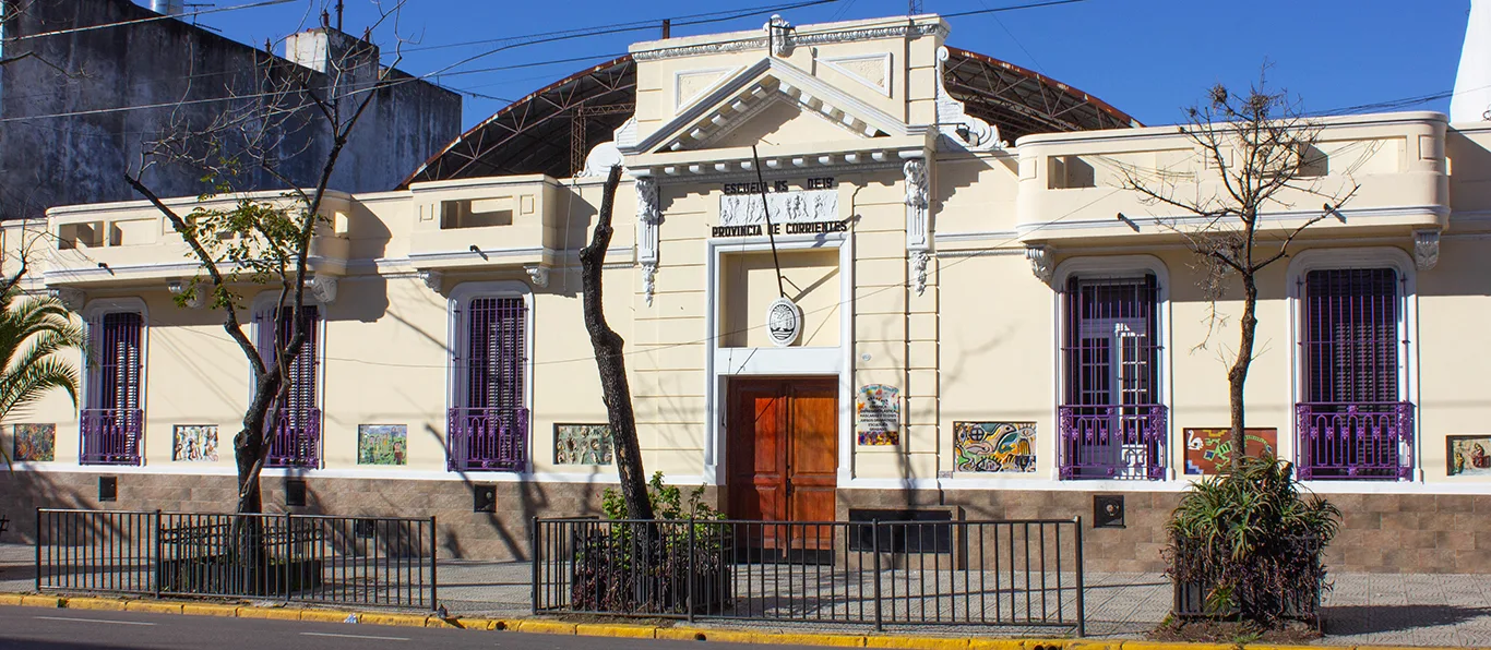 Fachada de Escuela Primaria Común N.º 5 D.E. 19 «Provincia de Corrientes»