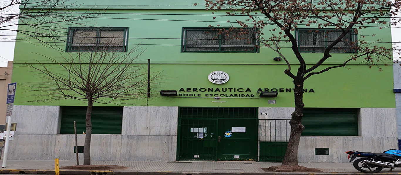Fachada de Escuela Primaria Común N.º 7 D.E. 19 «Aeronáutica Argentina»