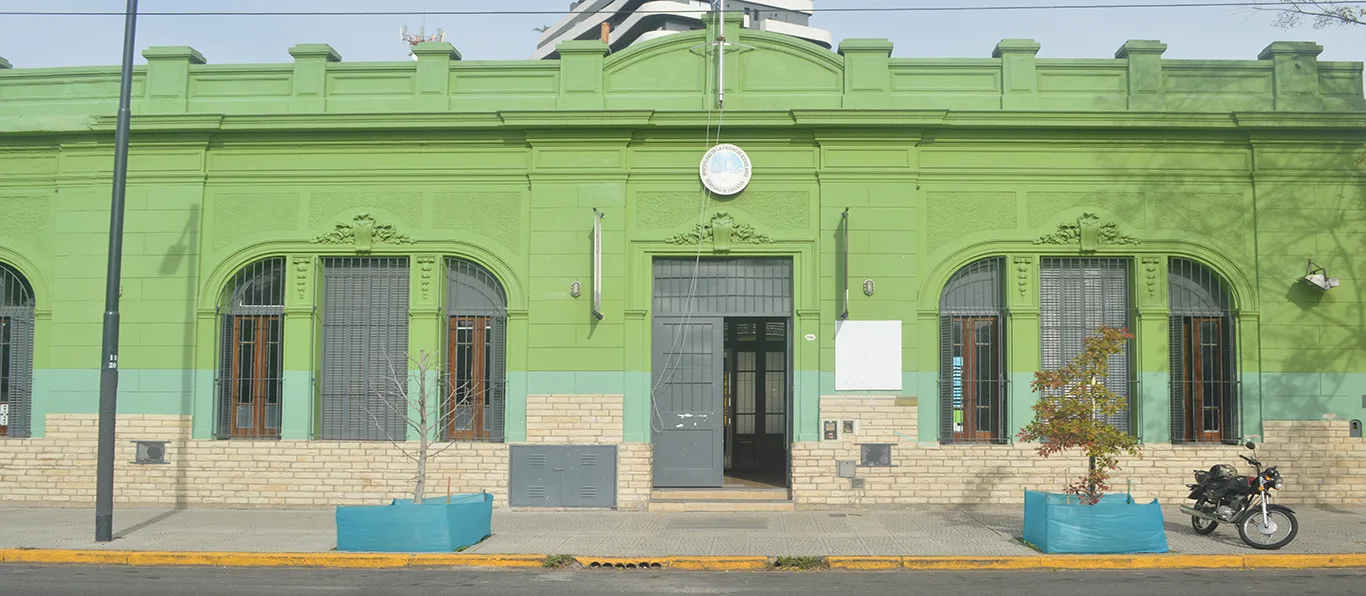 Fachada de Escuela Primaria Común N.º 3 D.E. 14 «Ingeniero Álvarez Condarco»