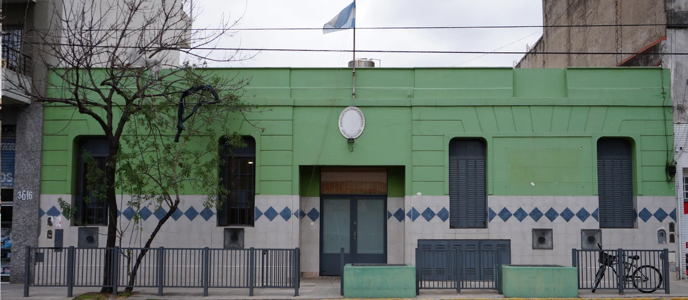 Fachada de Escuela de Reingreso N.º 14 D.E. 14 «Interdisciplinaria»