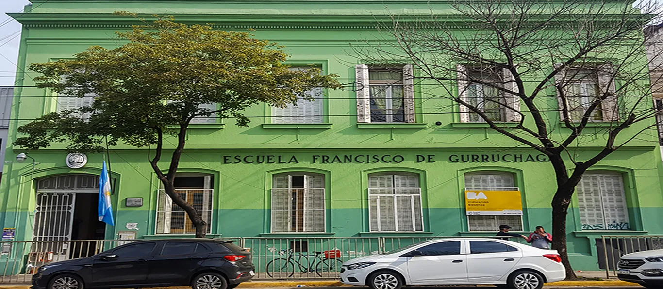 Fachada de Escuela Primaria Común N.º 10 D.E. 6 «Francisco de Gurruchaga»