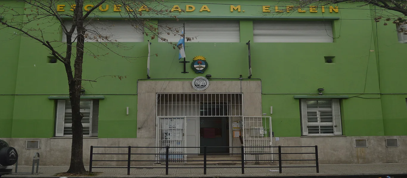 Fachada de Jardín de Infantes Nucleado D N.º 8 D.E. 18 «El Jardín de las Calles Románticas»