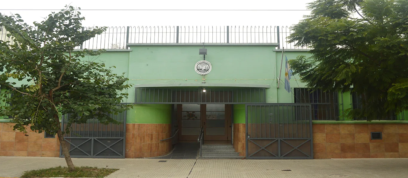 Fachada de Escuela de Reingreso N.º 18 D.E. 18 «Interdisciplinaria»