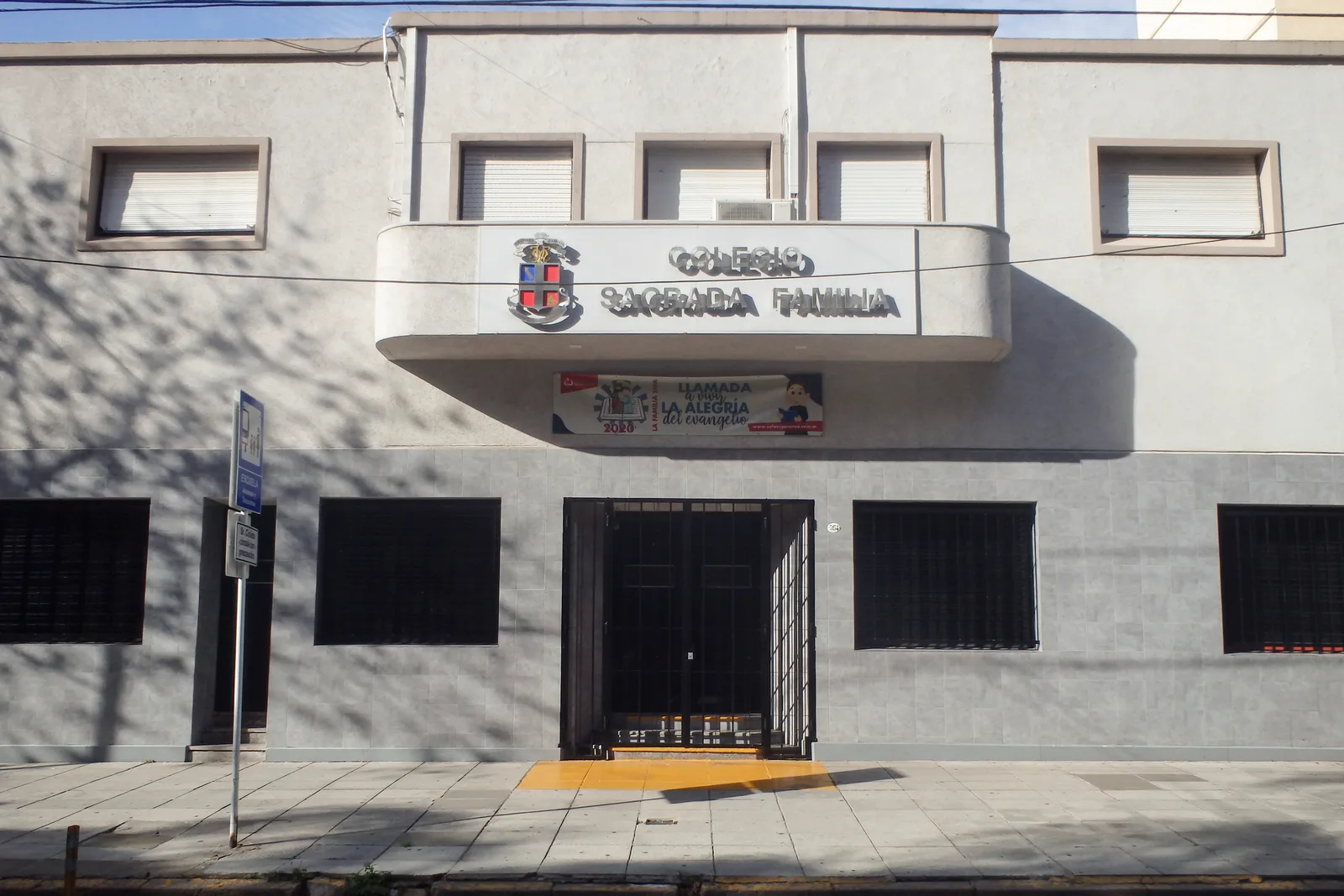 Fachada de Colegio Sagrada Familia