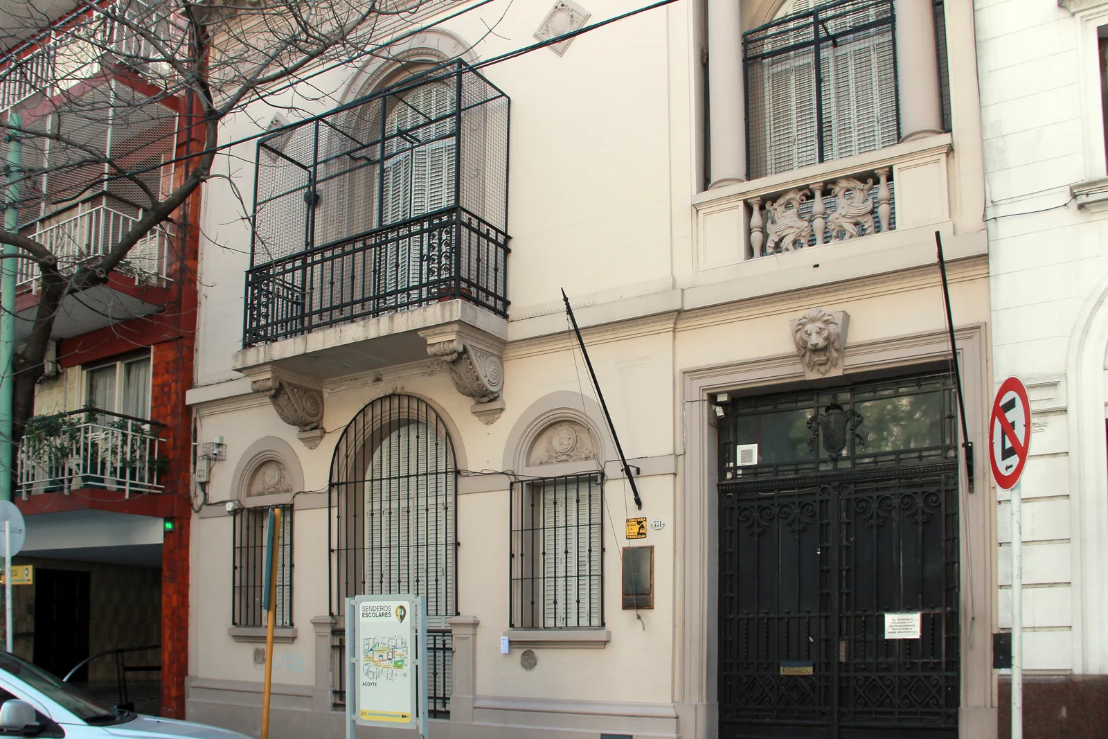 Fachada de Inst. Tobar García Dinad