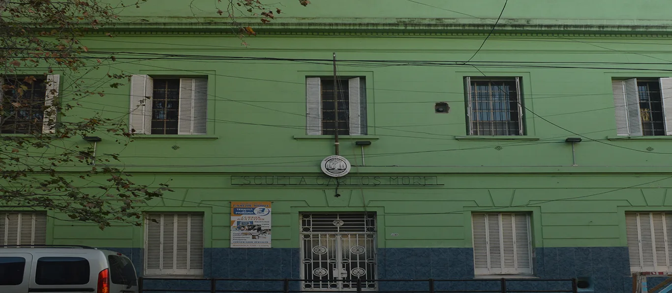 Fachada de Escuela Primaria Común N.º 17 D.E. 20 «Carlos Morel»