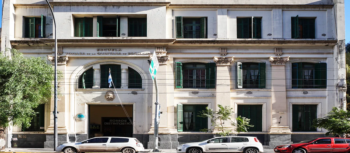 Fachada de Escuela Primaria Común N.º 11 D.E. 14 «Dr. Enrique M Mosca»