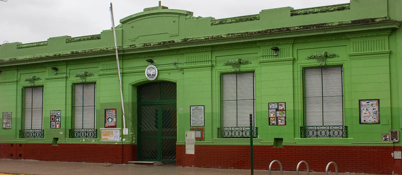 Fachada de Escuela Primaria Común N.º 13 D.E. 7 «Leopoldo Marechal»