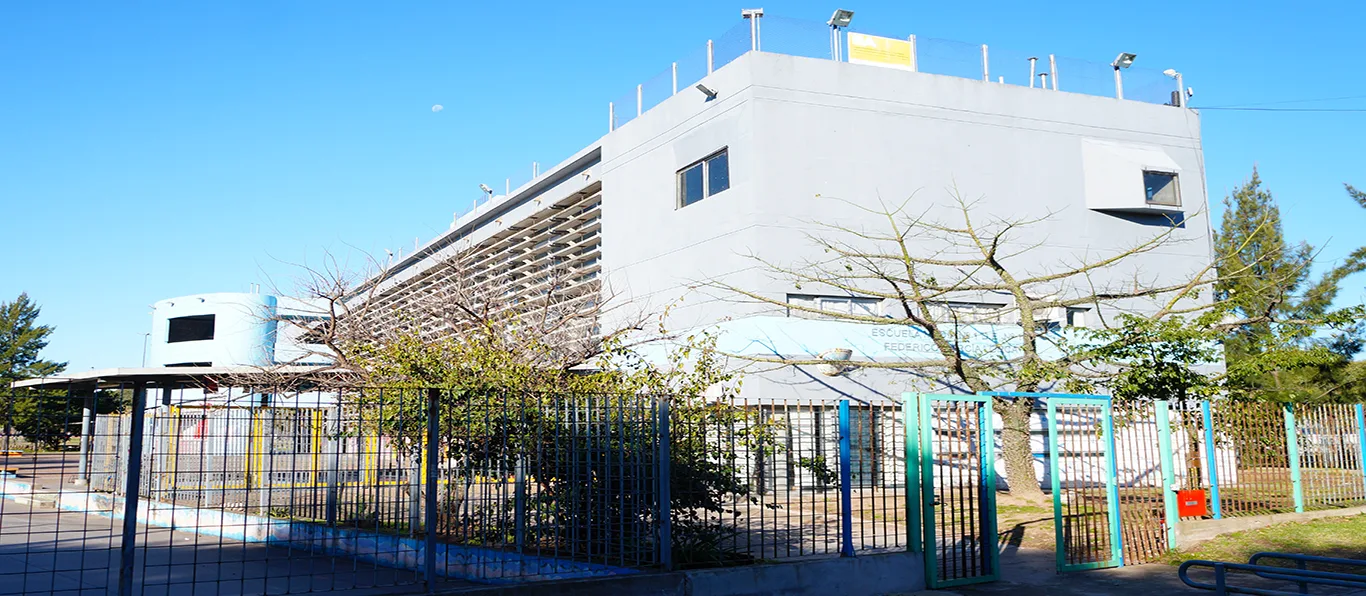Fachada de Escuela de Educación Media N.º 1 D.E. 14 «Nº1federico García Lorca»