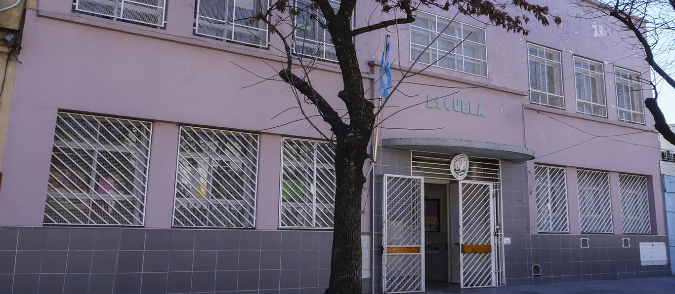 Fachada de Escuela Primaria Común N.º 2 D.E. 19 «Dr. Genaro Sisto»