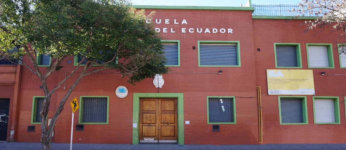 Fachada de Escuela Primaria Común N.º 10 D.E. 14 «República del Ecuador»