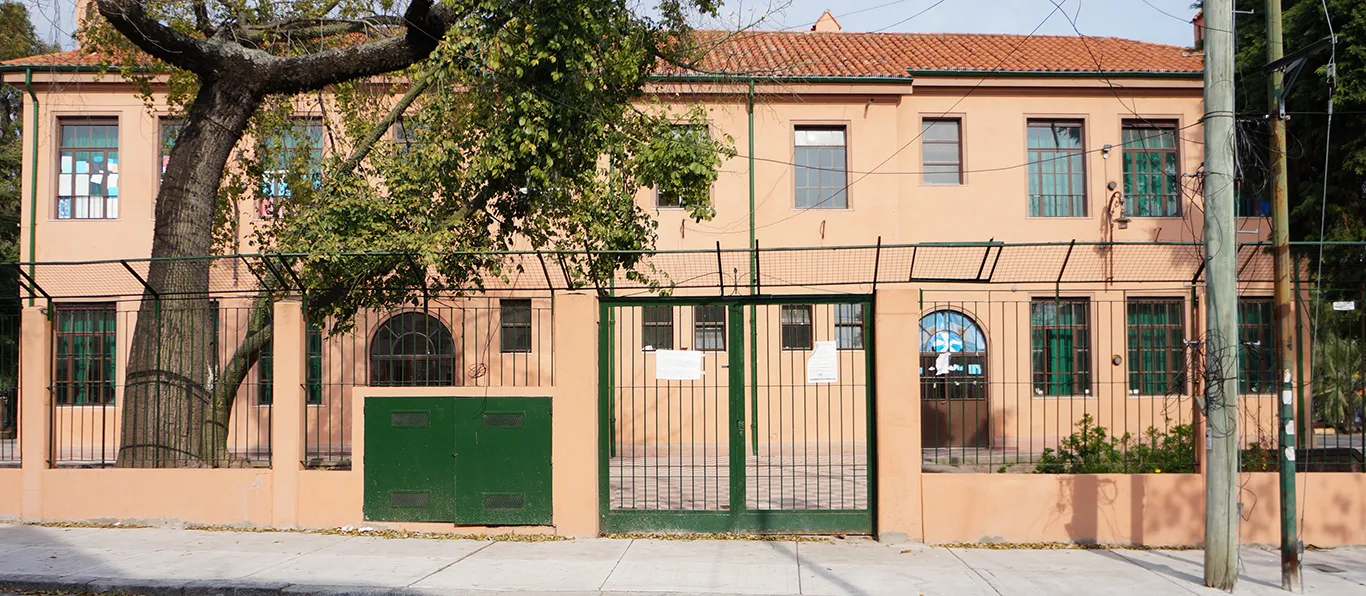 Fachada de Escuela Primaria Común N.º 22 D.E. 8 «Antonio a Zinny»