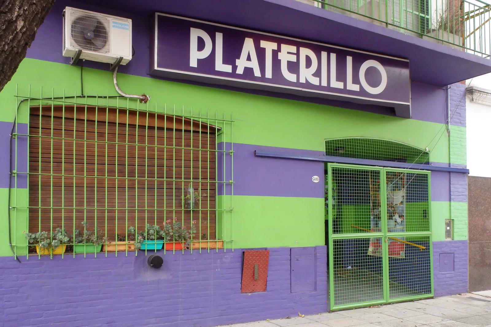 Fachada de Instituto Platerillo