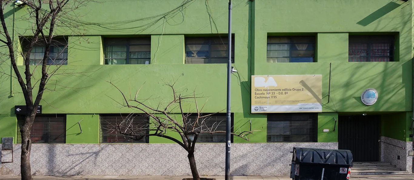 Fachada de Escuela Primaria Común N.º 23 D.E. 8 «Canada»