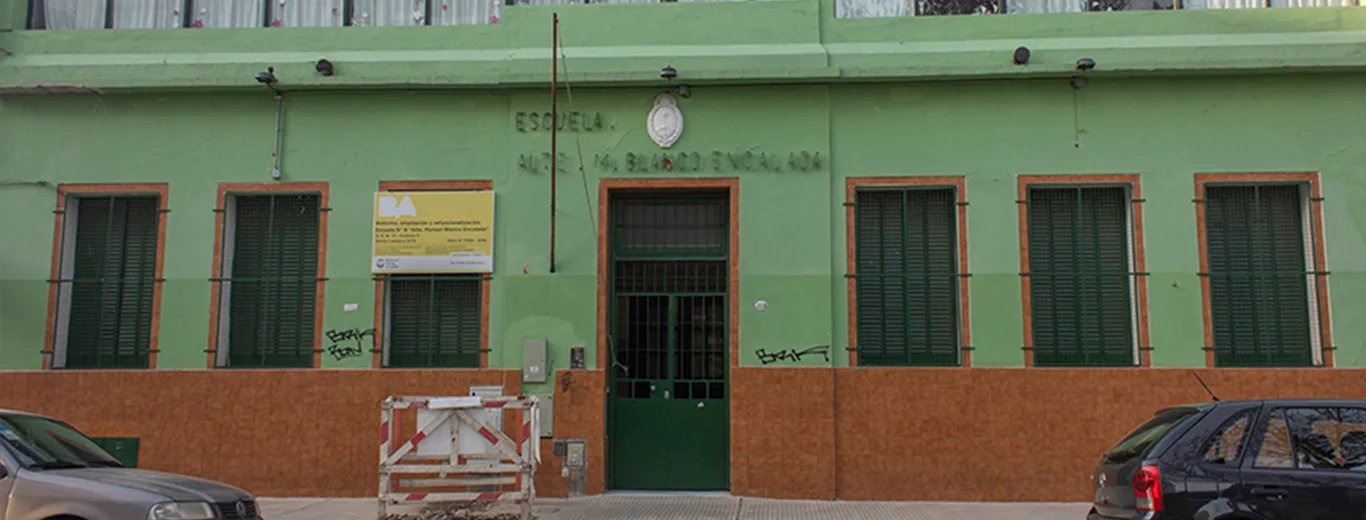Fachada de Escuela Primaria Común N.º 8 D.E. 17 «Alte Manuel Blanco Encalada»