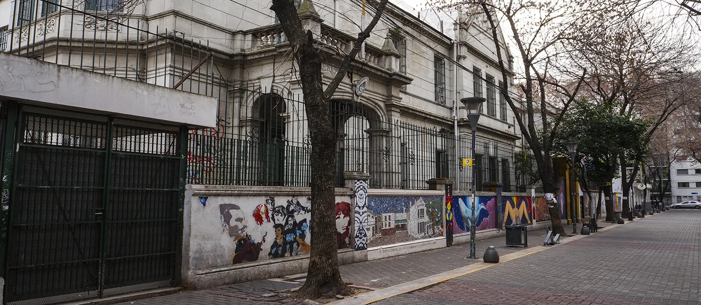 Fachada de Escuela Técnica N.º 6 D.E. 12 «Fernando Fader»