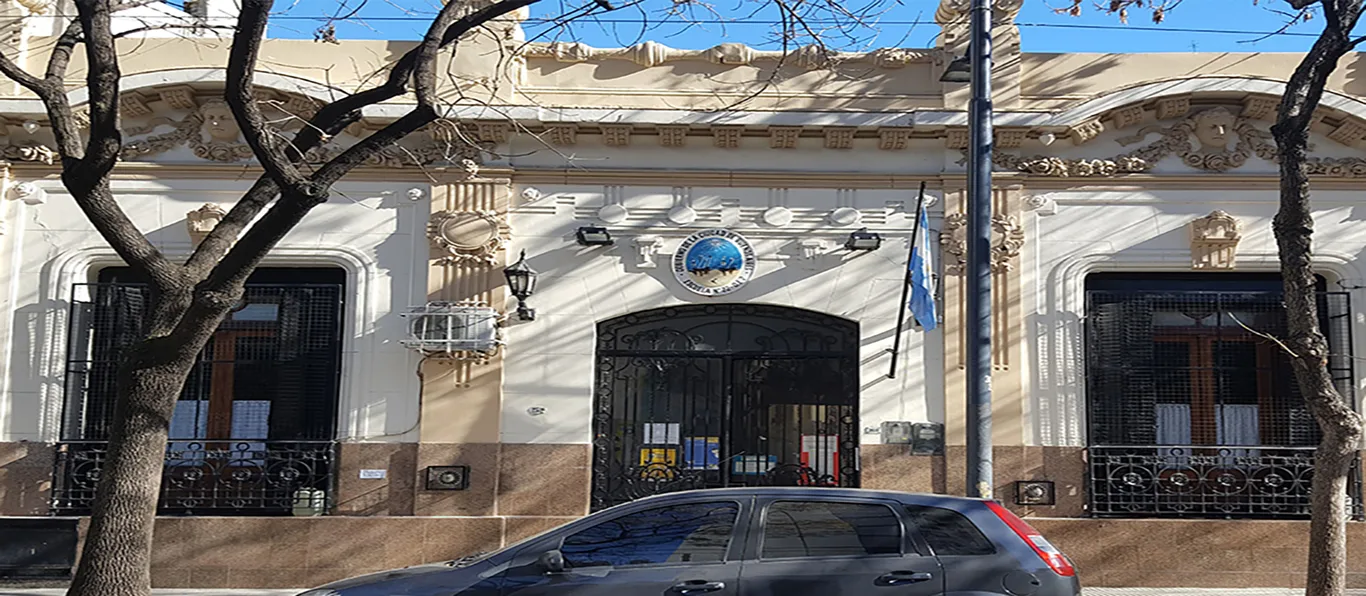 Fachada de Escuela Primaria Común N.º 22 D.E. 2 «Carlos Javier Benielli»