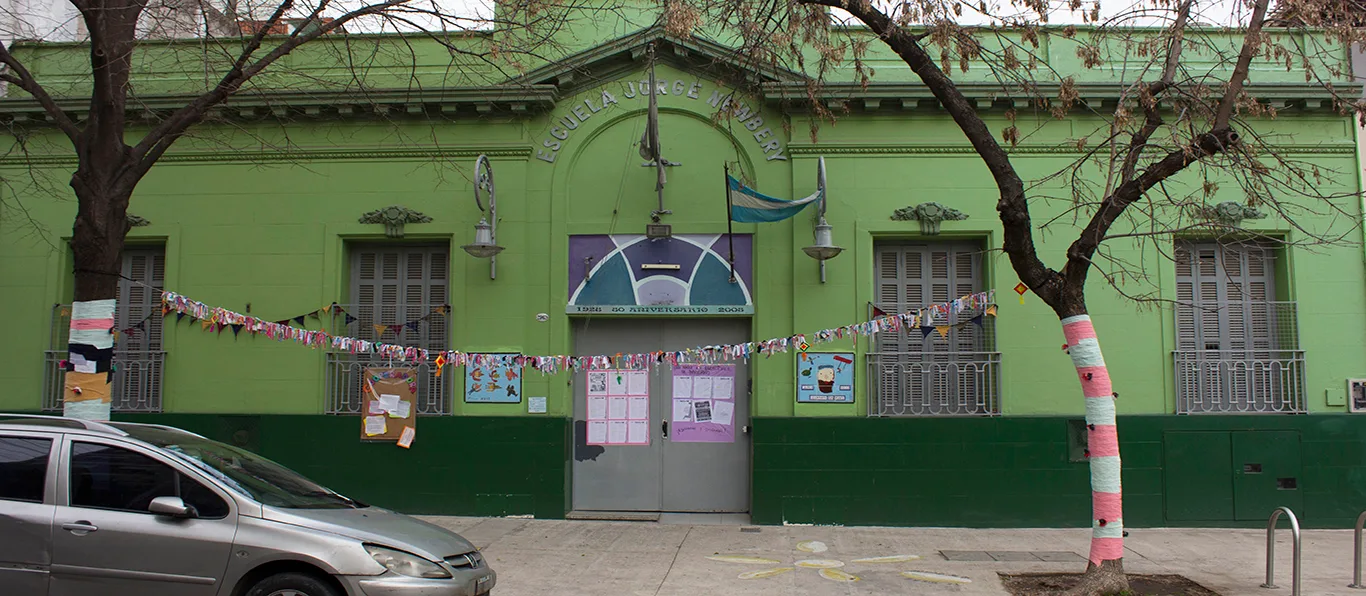Fachada de Escuela Primaria Común N.º 7 D.E. 12 «Jorge Newbery»