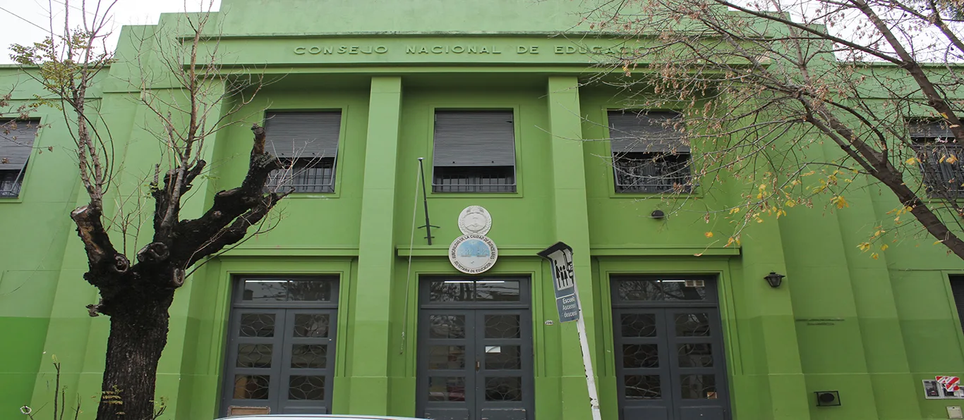 Fachada de Escuela Primaria Común N.º 22 D.E. 15 «Félix de Azara»