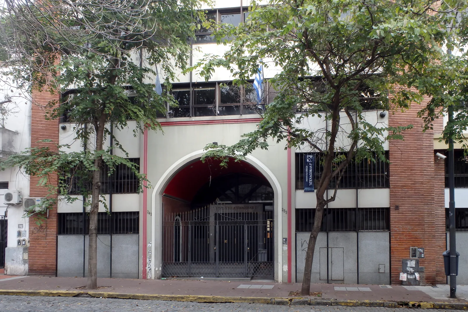 Fachada de Instituto Griego Atenágoras I