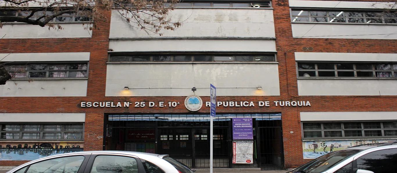 Fachada de Escuela Primaria Común N.º 25 D.E. 10 «República de Turquía»