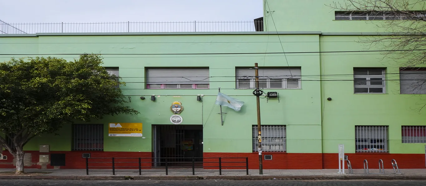 Fachada de Escuela Primaria Común N.º 14 D.E. 20 «Islas Malvinas»