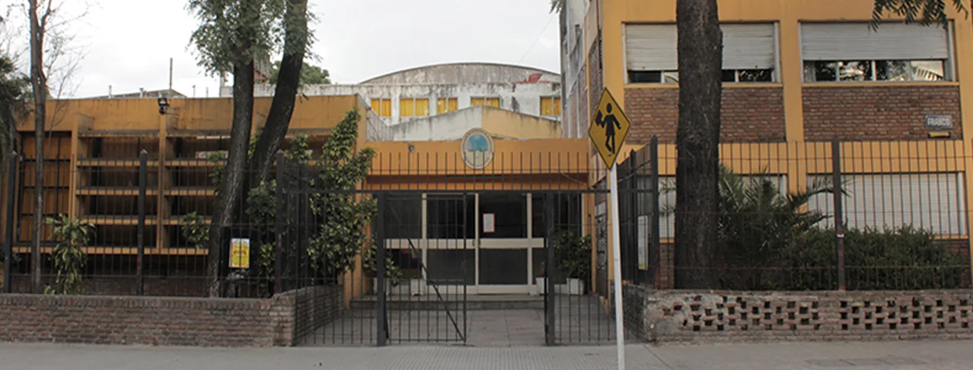 Fachada de Escuela Primaria Común N.º 23 D.E. 16 «Belisario Roldán»
