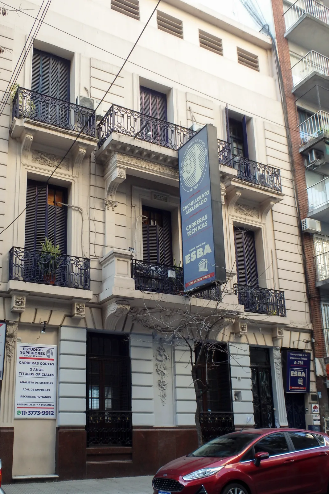 Fachada de Instituto de Estudios Superiores de Buenos Aires
