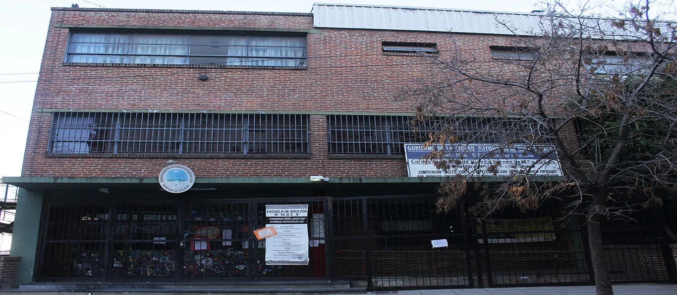 Fachada de Escuela Primaria Común N.º 16 D.E. 9 «Cap de Fragata Carlos María Moyano»
