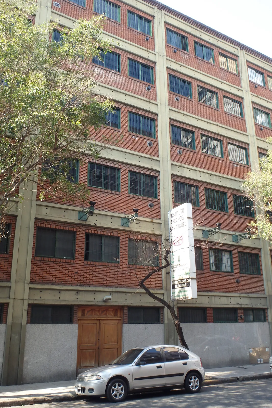 Fachada de Instituto Arcángel San Miguel