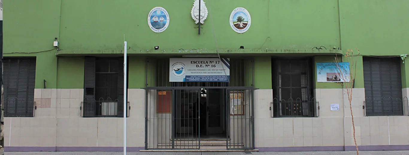 Fachada de Escuela Primaria Común N.º 17 D.E. 16 «Gregoria Matorras y del Ser de San Martín»