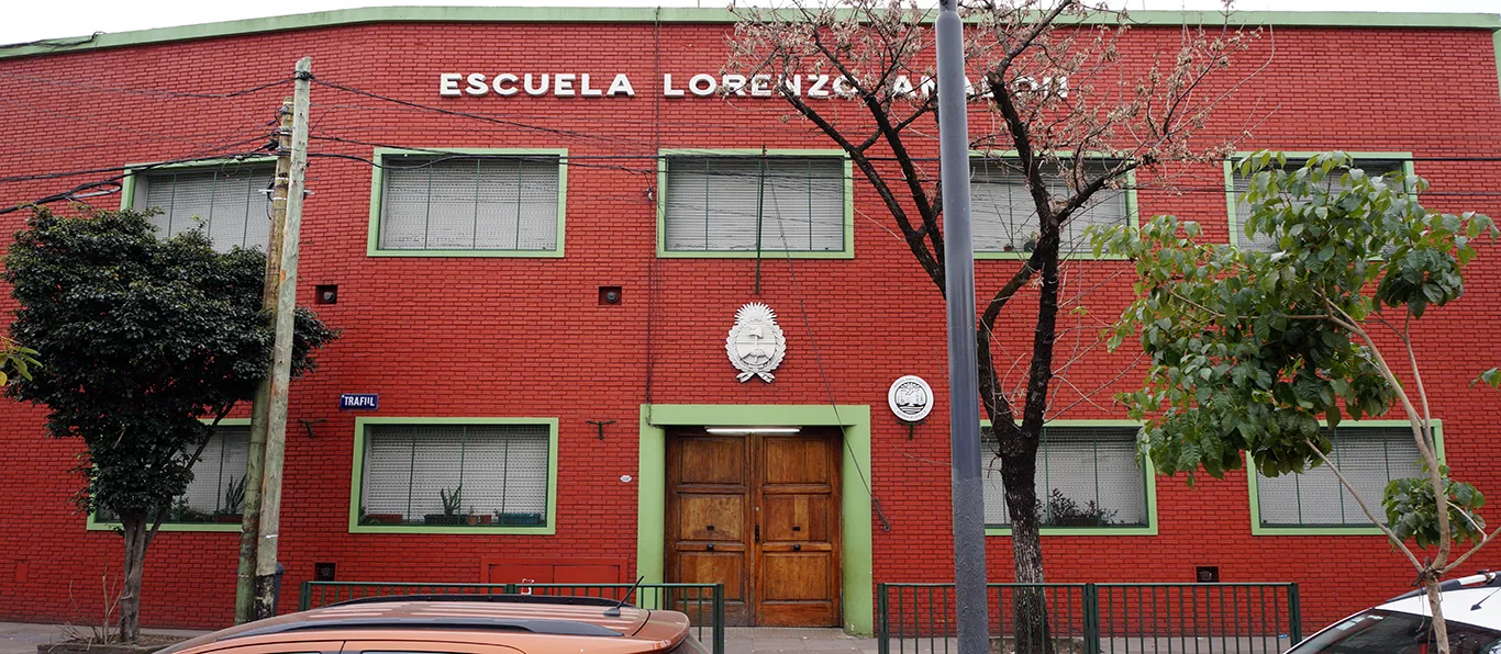 Fachada de Escuela Primaria Común N.º 23 D.E. 5 «Lorenzo Anadon»