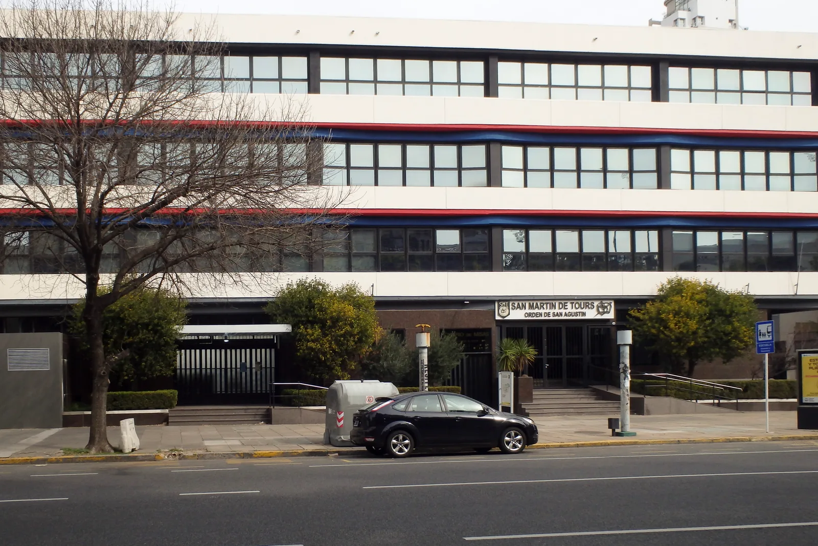 Fachada de Instituto San Martín de Tours
