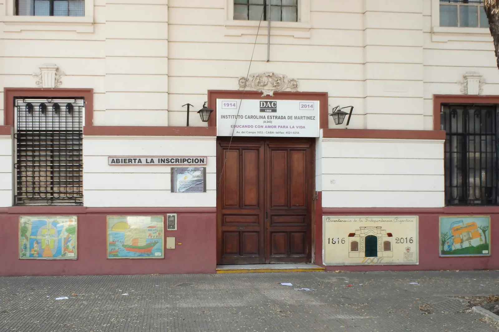 Fachada de Instituto Carolina Estrada de Martínez