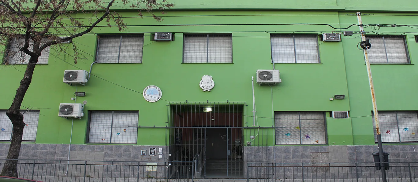 Fachada de Escuela Primaria Común N.º 12 D.E. 16 «Cardenal Pacelli»