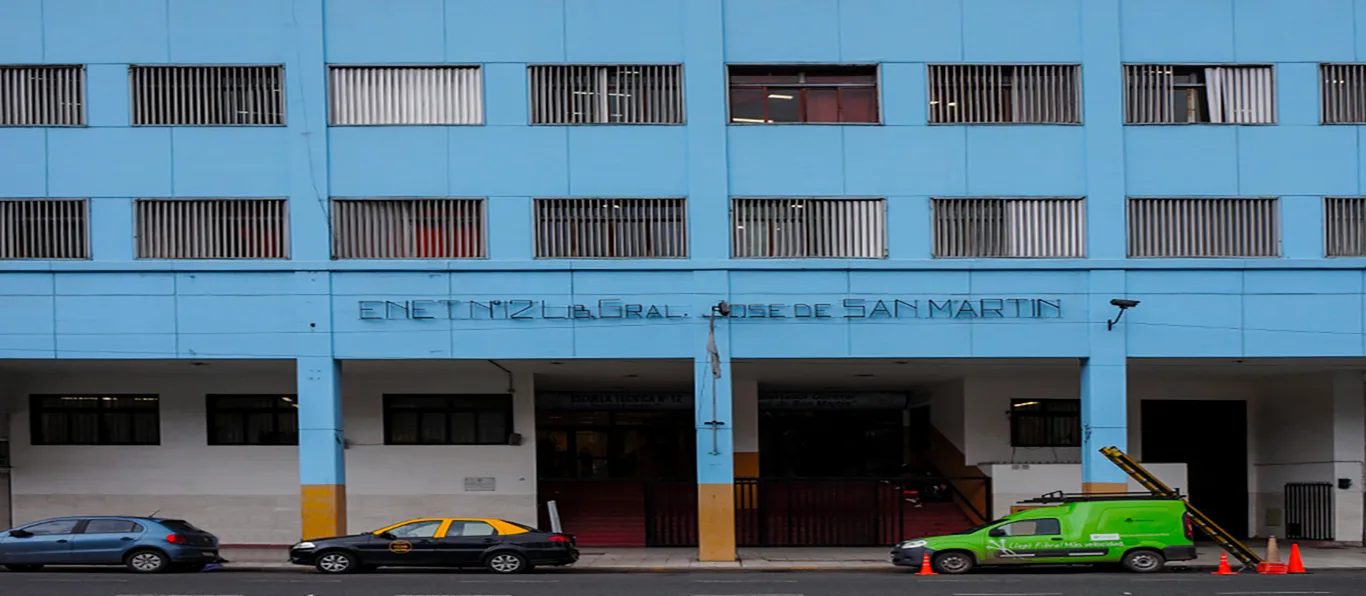 Fachada de Escuela Técnica N.º 12 D.E. 1 «Lib Gral San Martín»