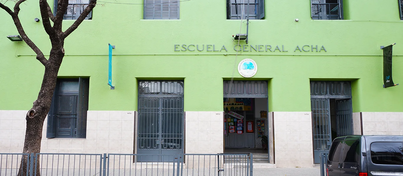 Fachada de Escuela Primaria Común N.º 2 D.E. 14 «General Mariano Acha»
