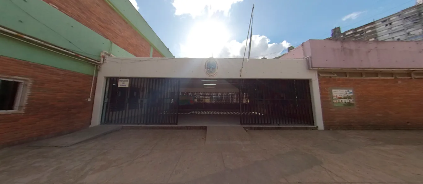 Fachada de Escuela Primaria Común N.º 21 D.E. 20 «Soldado de Malvinas»