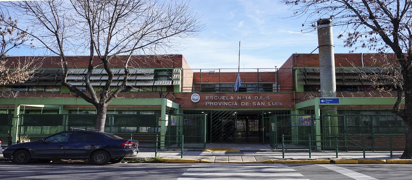Fachada de Escuela Primaria Común N.º 14 D.E. 5 «Provincia de San Luis»