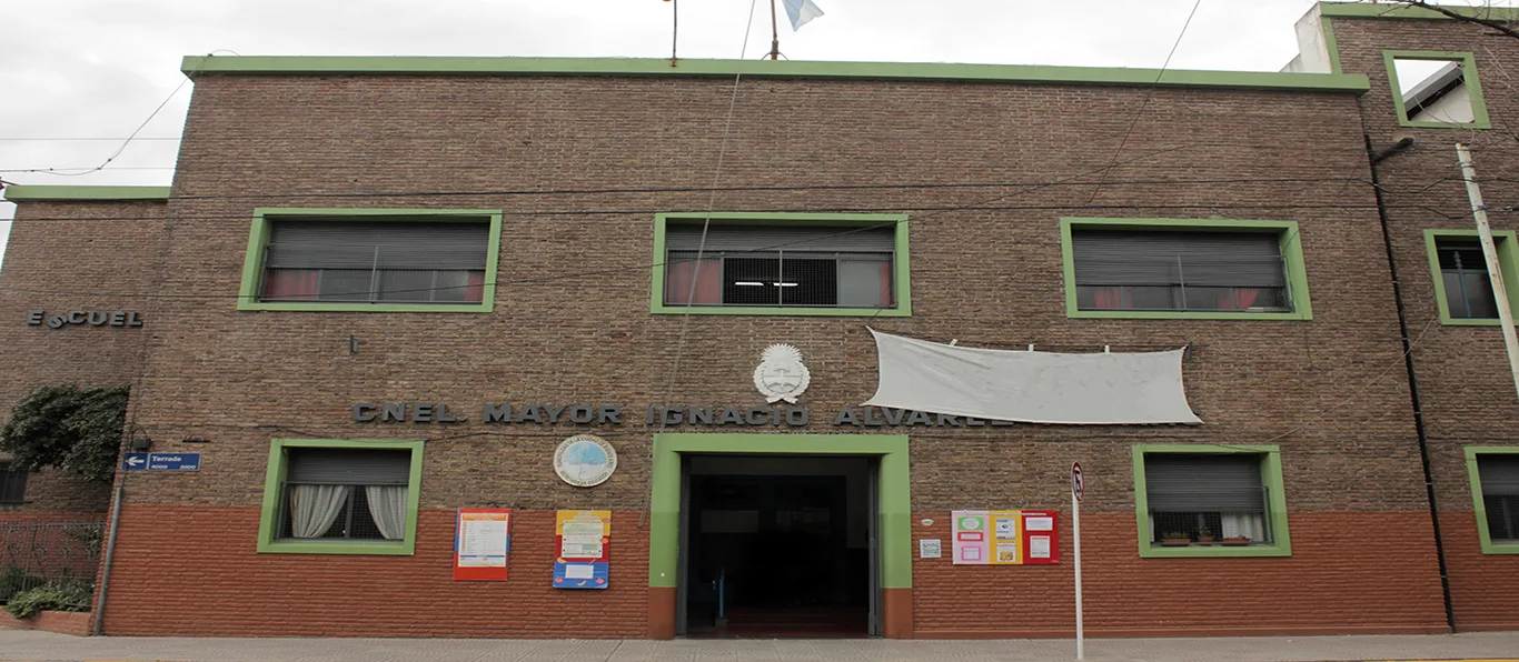 Fachada de Escuela Primaria Común N.º 4 D.E. 16 «Cnel Mayor Ignacio Álvarez Thomas»