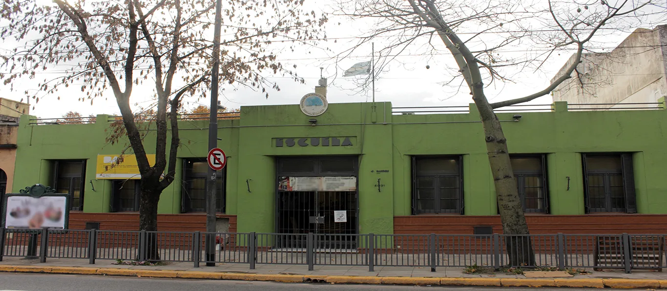 Fachada de Escuela Primaria Común N.º 25 D.E. 14 «Carmen Sonda de Pandolfini»