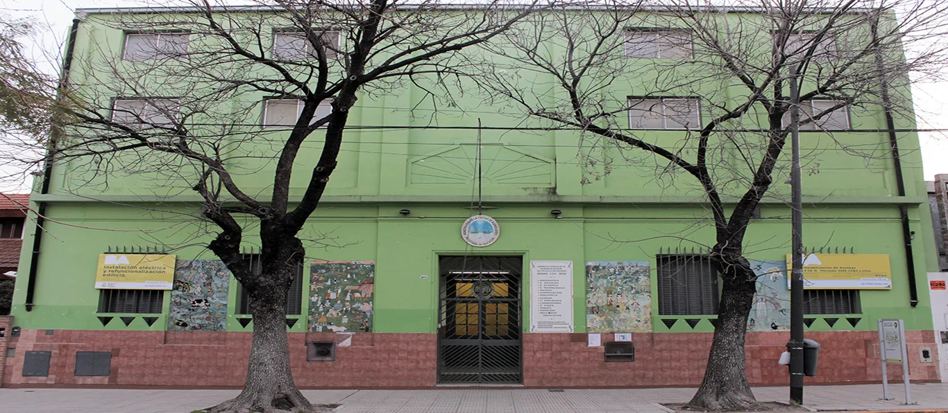 Fachada de Escuela Primaria Común N.º 8 D.E. 16 «San Juan Bosco»