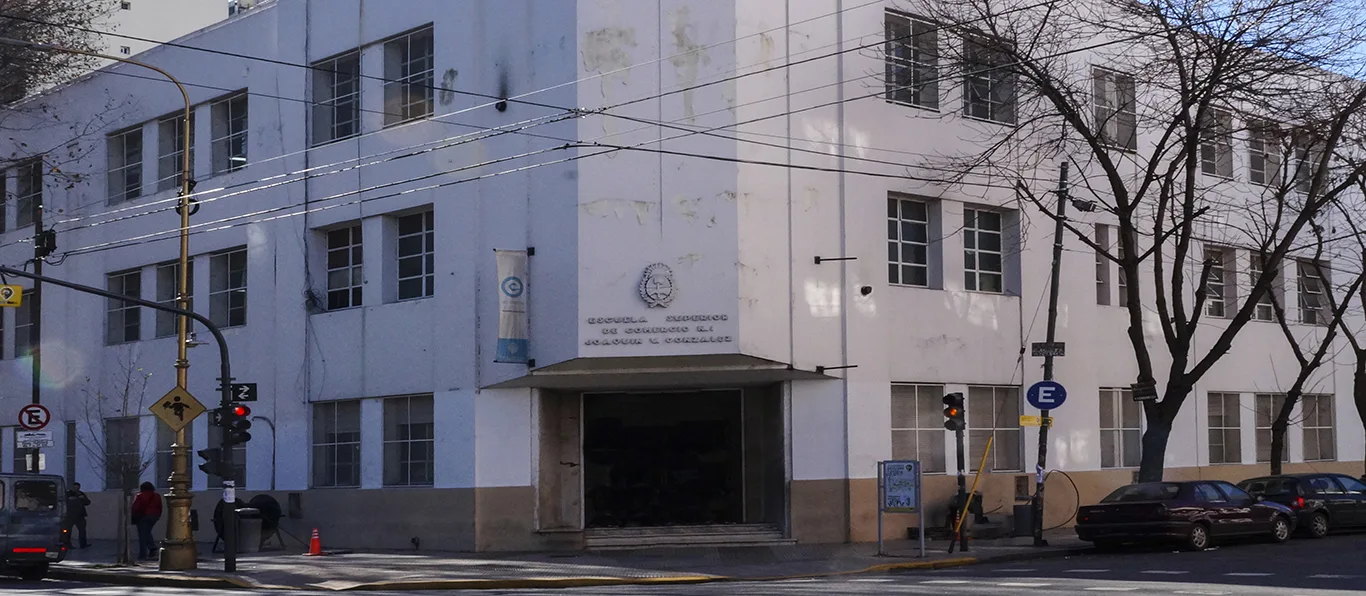 Fachada de Escuela de Comercio N.º 1 D.E. 4 «Joaquín V González»