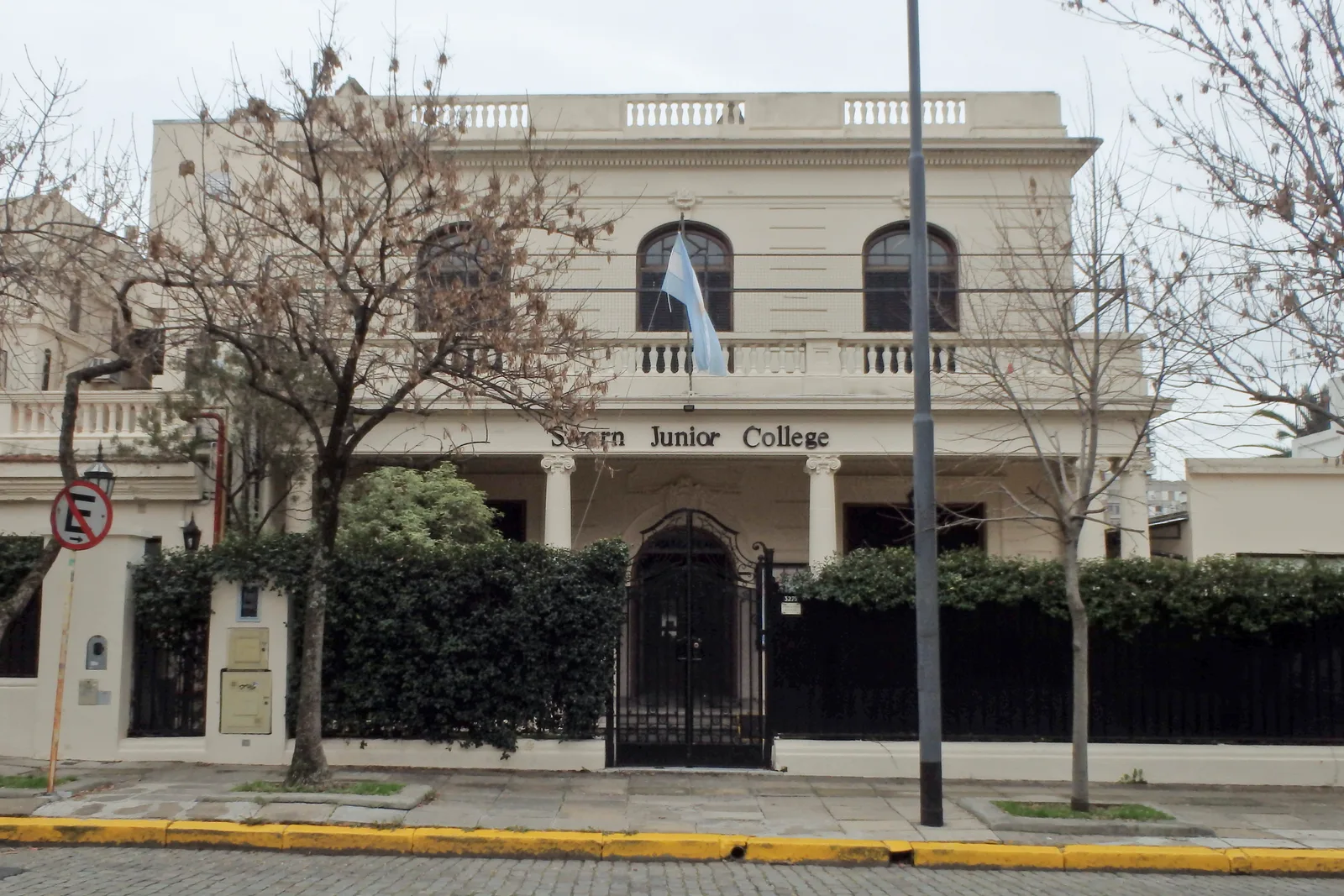 Fachada de Instituto Leonardo Sworn