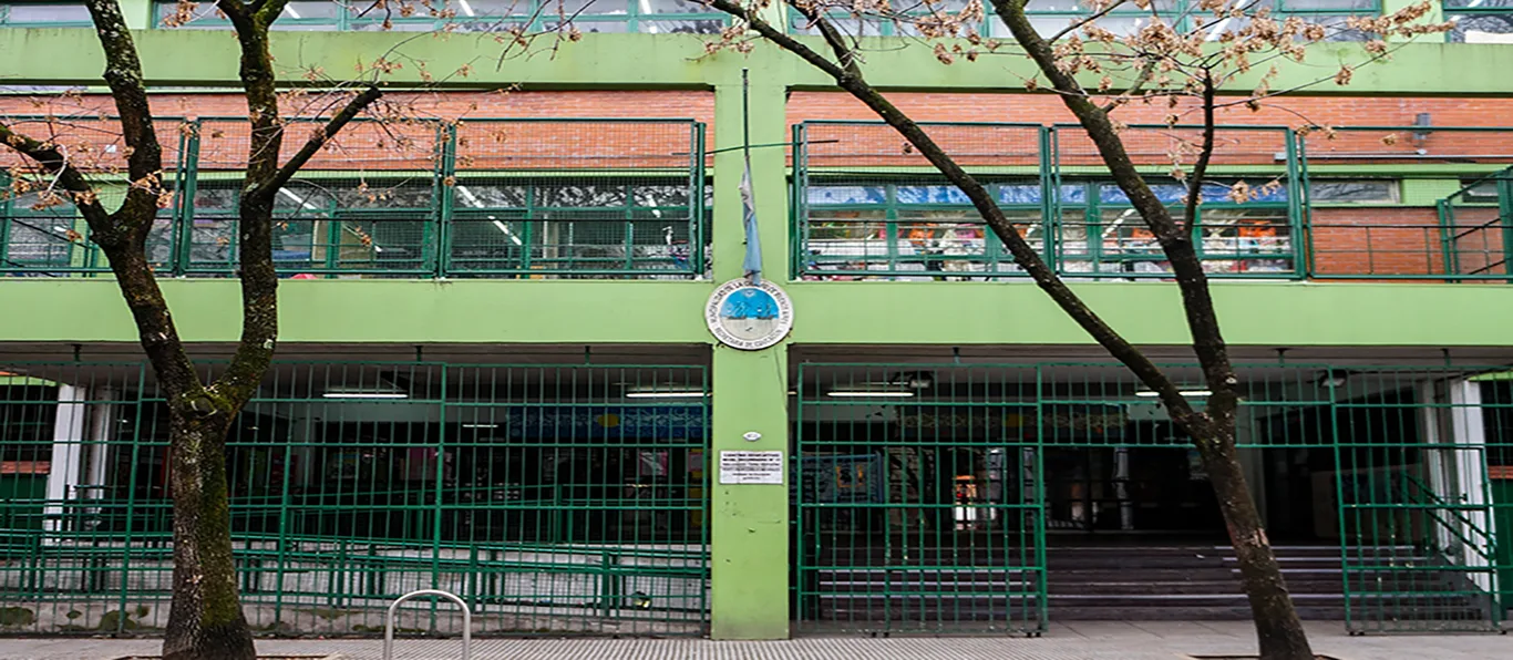 Fachada de Escuela Primaria Común N.º 5 D.E. 3 «Agustín Álvarez»