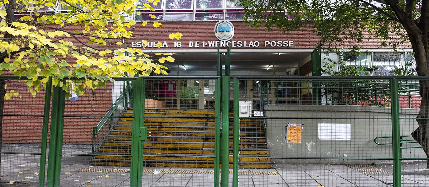 Fachada de Escuela Primaria Común N.º 16 D.E. 1 «Wenceslao Posse»